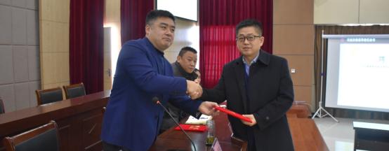 總經(jīng)理為博革咨詢頒發(fā)聘書 總經(jīng)理為博革咨詢頒發(fā)聘書